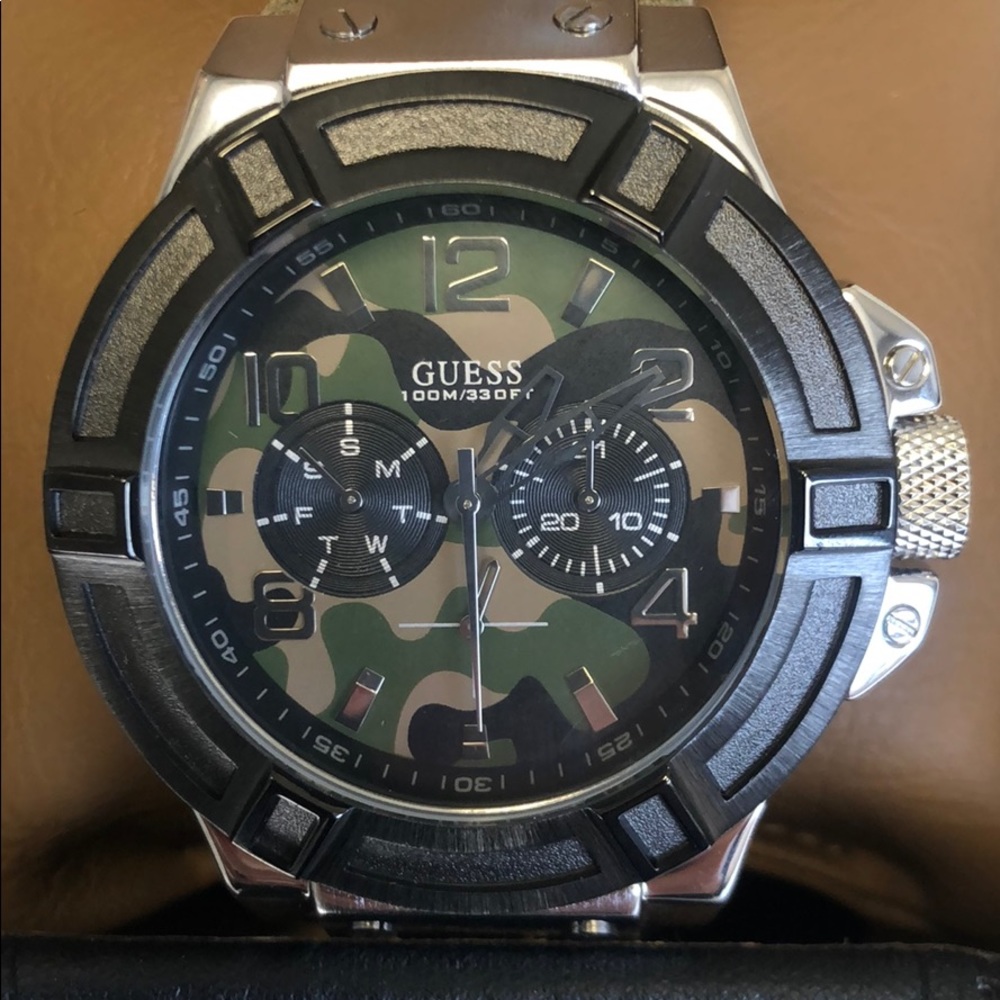 GUESS Mens Camouflage watch New in Box U0407G1